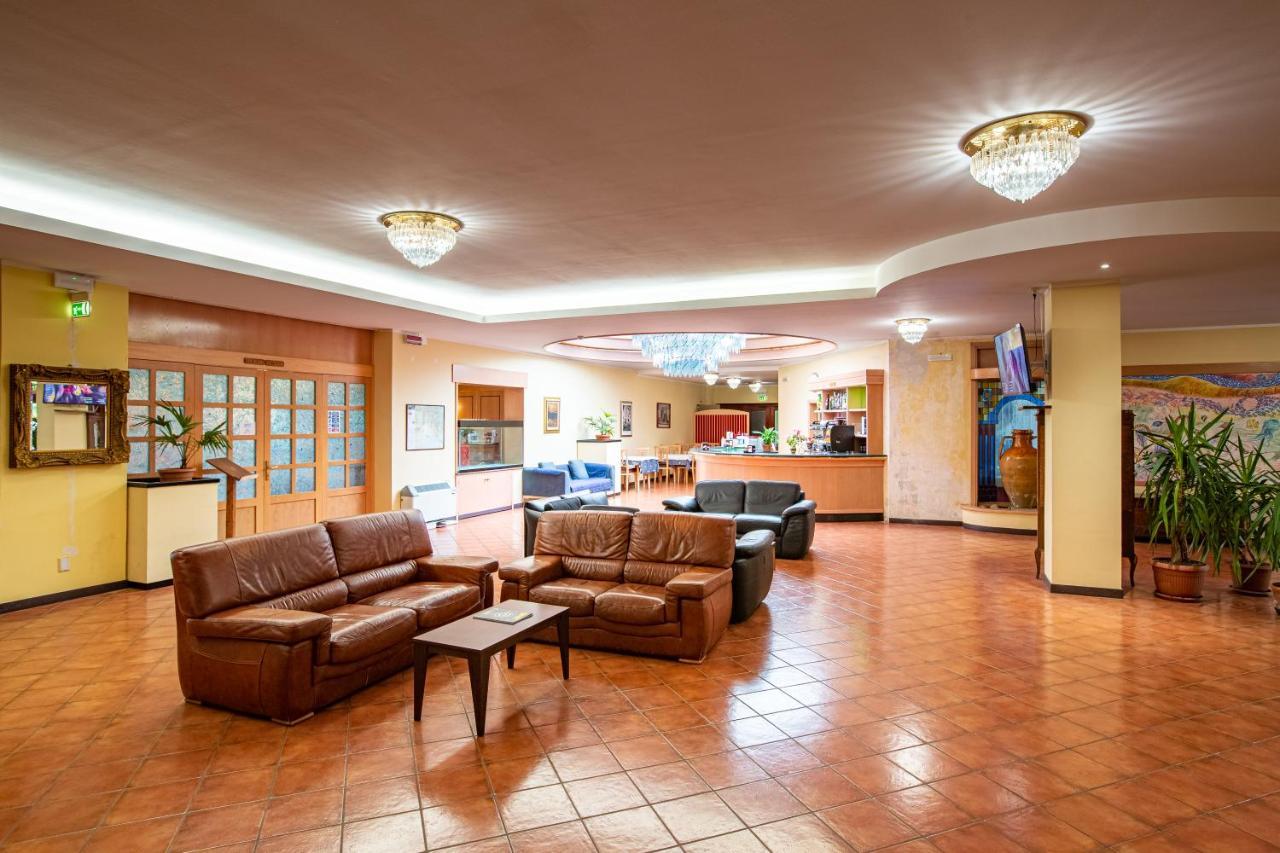 Hotel Villa Strassoldo "Ex Attianese Hotel Restaurant" 茨维纳诺德尔弗瑞 外观 照片