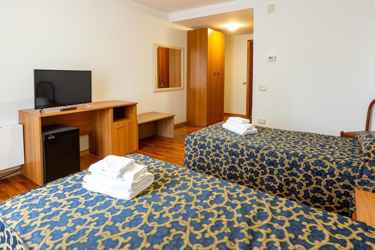 Hotel Villa Strassoldo "Ex Attianese Hotel Restaurant" 茨维纳诺德尔弗瑞 外观 照片