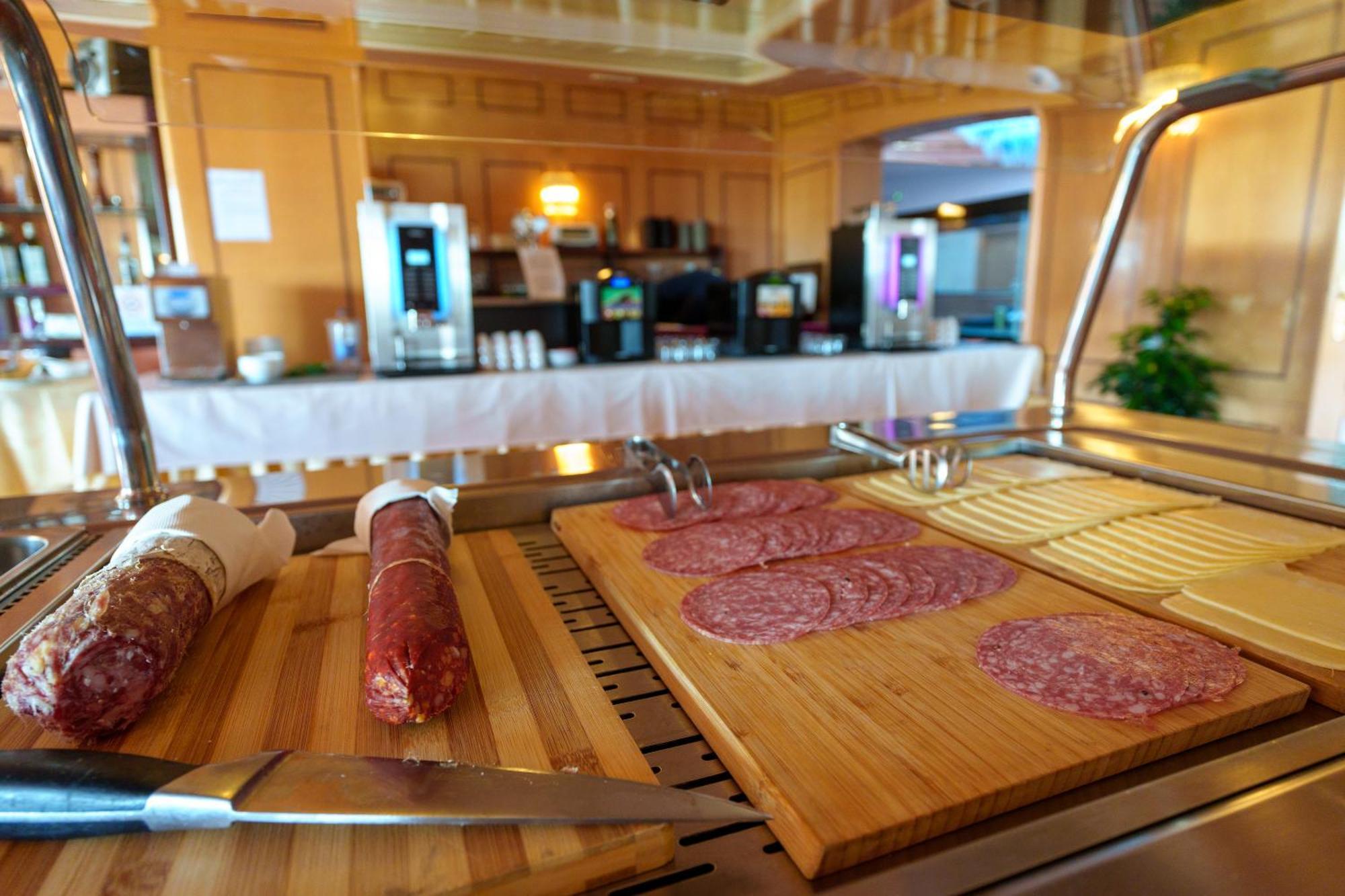 Hotel Villa Strassoldo "Ex Attianese Hotel Restaurant" 茨维纳诺德尔弗瑞 外观 照片