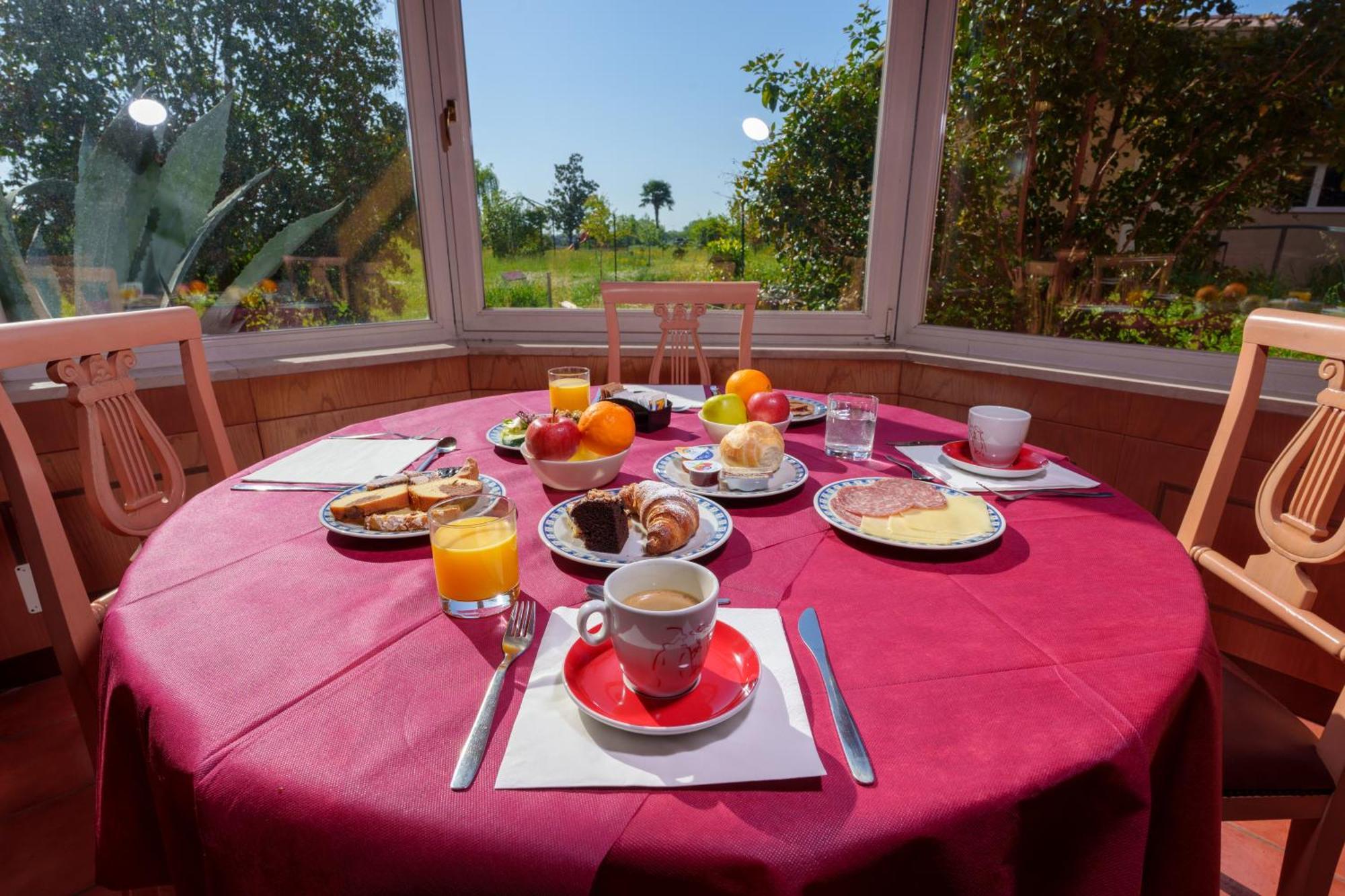 Hotel Villa Strassoldo "Ex Attianese Hotel Restaurant" 茨维纳诺德尔弗瑞 外观 照片